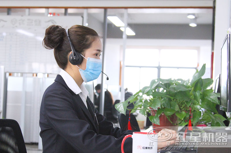 24小时客服全身心工作，用专注点亮了责任
